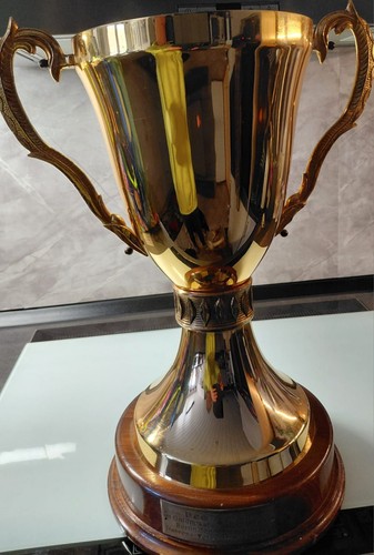 Großer siegerpokal trabrennen - siegerpokal,