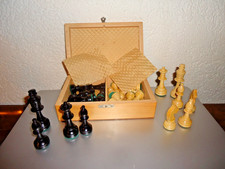 DDR? 32 Holz Schachfiguren mit